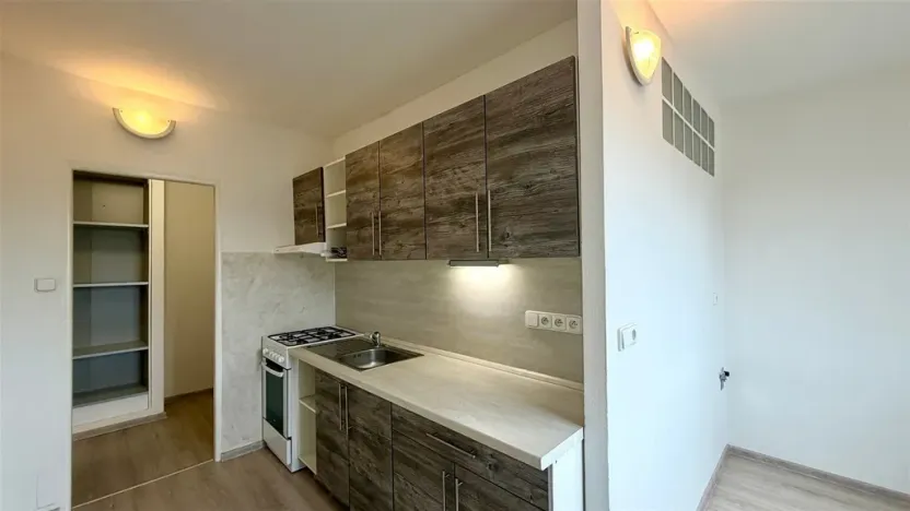 Pronájem bytu 1+1, Cheb, Májová, 42 m2