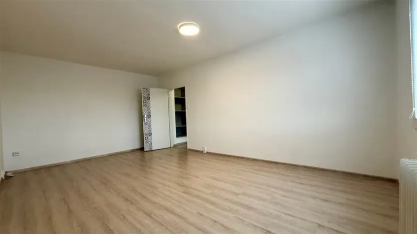 Pronájem bytu 1+1, Cheb, Májová, 42 m2