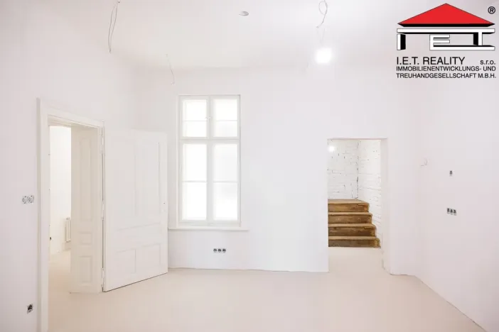 Prodej atypického bytu, Frýdek-Místek, Zámecké nám., 405 m2