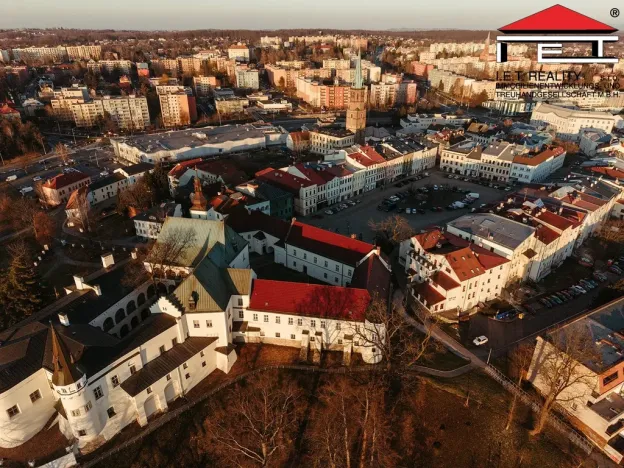 Prodej atypického bytu, Frýdek-Místek, Zámecké nám., 405 m2