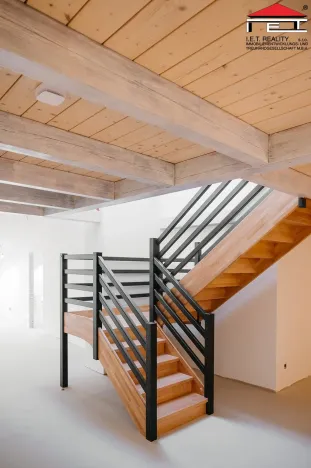 Prodej atypického bytu, Frýdek-Místek, Zámecké nám., 405 m2