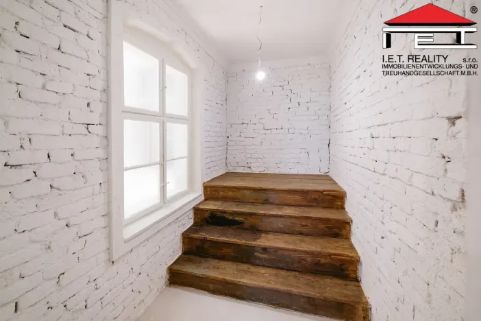 Prodej atypického bytu, Frýdek-Místek, Zámecké nám., 405 m2