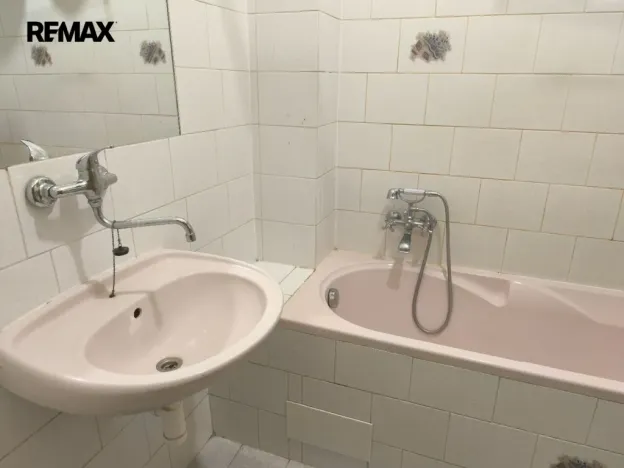 Pronájem bytu 2+1, Karlovy Vary, nábřeží Jana Palacha, 69 m2