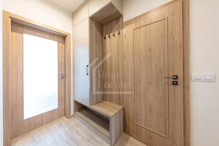 Pronájem bytu 2+kk, Praha - Nusle, Svatoslavova, 38 m2