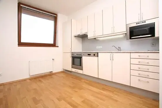 Pronájem kanceláře, Praha - Smíchov, Štefánikova, 168 m2