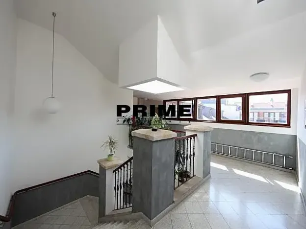 Pronájem kanceláře, Praha - Smíchov, Štefánikova, 168 m2