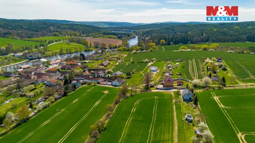 Prodej pozemku pro bydlení, Týn nad Vltavou - Hněvkovice na levém břehu Vltavy, 1869 m2