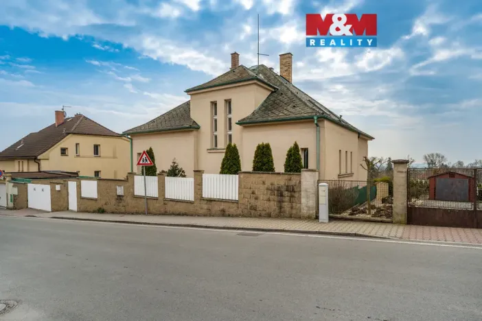 Prodej rodinného domu, Dobrovice, Komenského, 431 m2