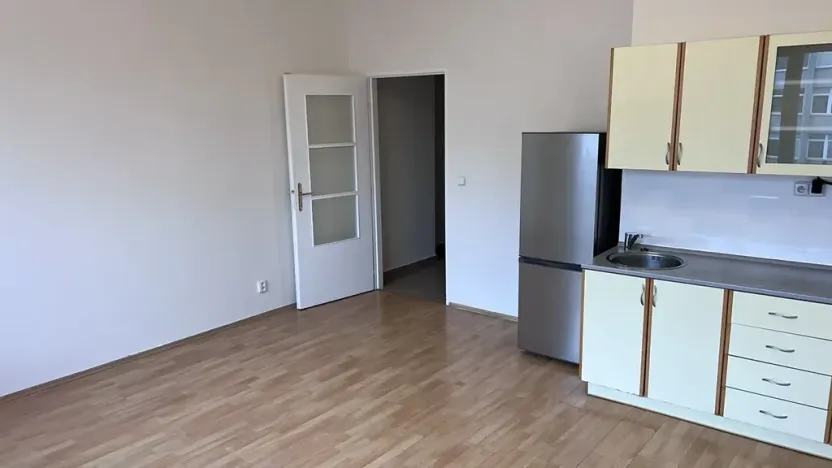 Pronájem bytu 1+kk, Praha - Nusle, Na Pankráci, 33 m2