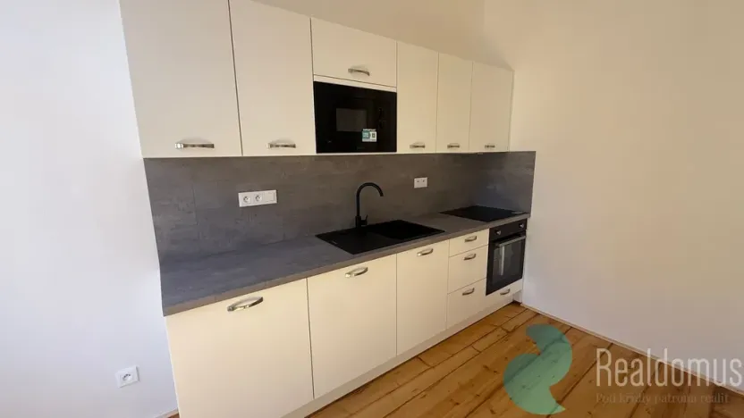 Pronájem bytu 3+1, České Budějovice, tř. 28. října, 120 m2