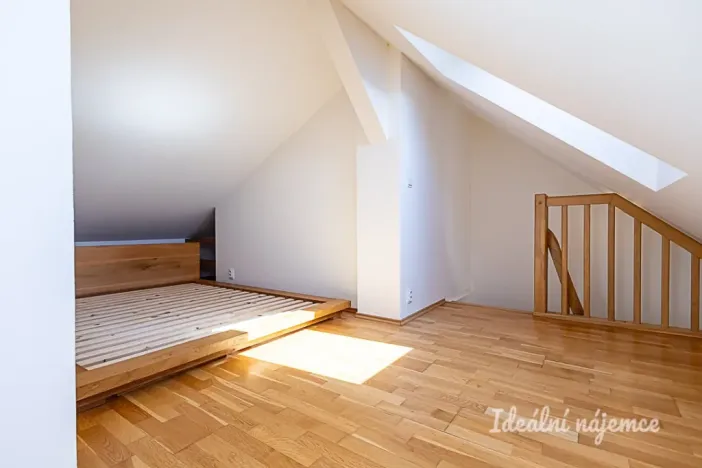 Pronájem bytu 2+kk, Praha - Holešovice, Osadní, 76 m2