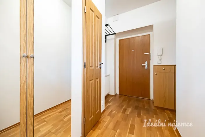 Pronájem bytu 2+kk, Praha - Holešovice, Osadní, 76 m2