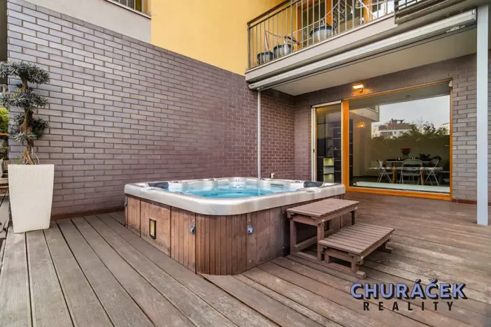 Prodej bytu 3+kk, Praha - Hrdlořezy, V třešňovce, 287 m2