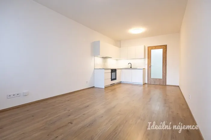 Pronájem bytu 1+kk, Praha - Strašnice, Štěchovická, 34 m2