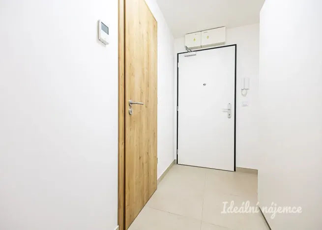 Pronájem bytu 1+kk, Praha - Strašnice, Štěchovická, 34 m2