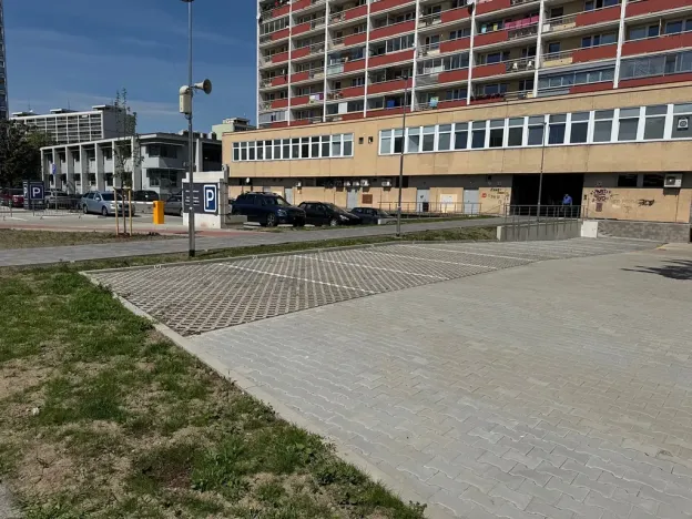 Pronájem garážového stání, Pardubice, 17. listopadu, 10 m2
