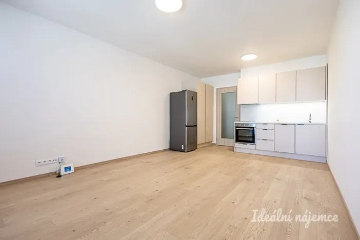 Pronájem bytu 1+kk, Praha - Vysočany, Poděbradská, 35 m2