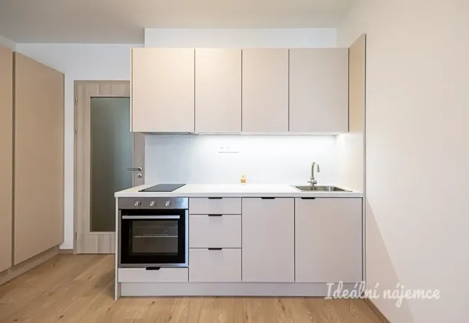 Pronájem bytu 1+kk, Praha - Vysočany, Poděbradská, 35 m2