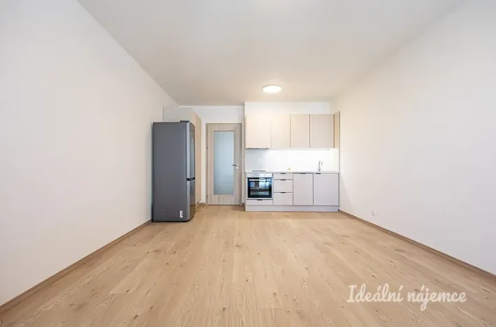 Pronájem bytu 1+kk, Praha - Vysočany, Poděbradská, 35 m2