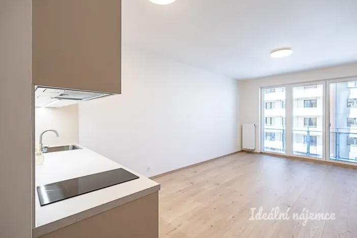 Pronájem bytu 1+kk, Praha - Vysočany, Poděbradská, 35 m2