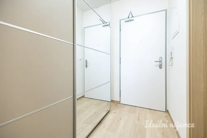 Pronájem bytu 1+kk, Praha - Vysočany, Poděbradská, 35 m2