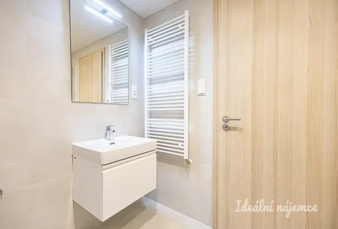 Pronájem bytu 1+kk, Praha - Vysočany, Poděbradská, 35 m2