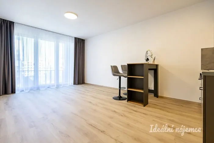 Pronájem bytu 1+kk, Praha - Vysočany, Poděbradská, 35 m2