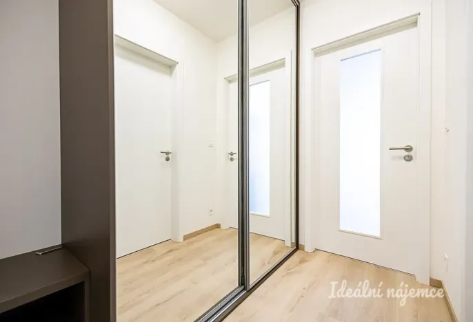 Pronájem bytu 1+kk, Praha - Vysočany, Poděbradská, 35 m2