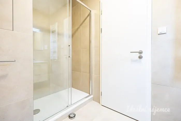 Pronájem bytu 1+kk, Praha - Vysočany, Poděbradská, 35 m2