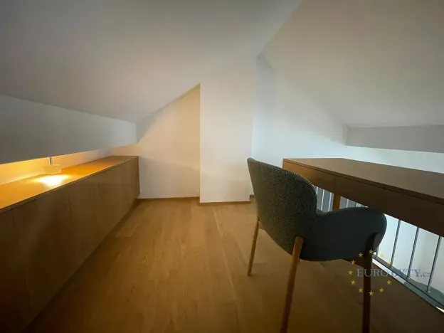 Pronájem bytu 1+kk, Praha - Vršovice, Bartoškova, 40 m2