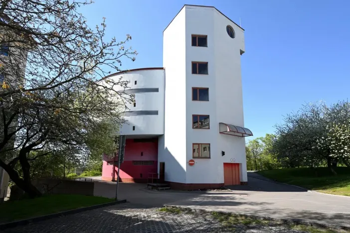 Pronájem garážového stání, Praha - Žižkov, Nad Ohradou, 20 m2