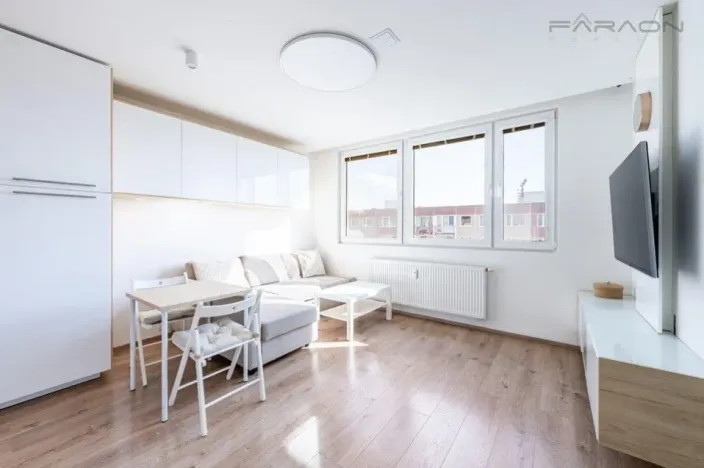 Pronájem bytu 2+kk, Praha - Hlubočepy, Lamačova, 32 m2