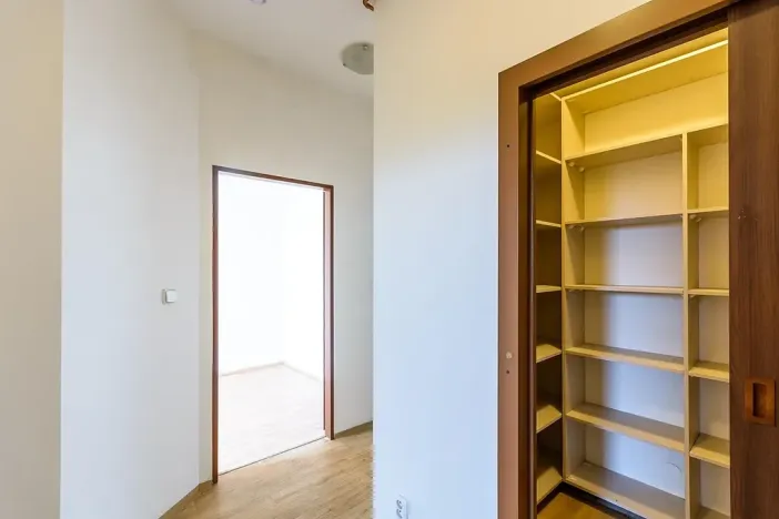 Pronájem bytu 2+kk, Praha - Strašnice, Černokostelecká, 47 m2