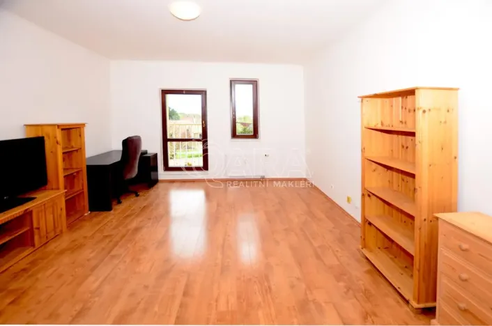 Pronájem bytu 1+kk, Hostivice, Školská, 29 m2