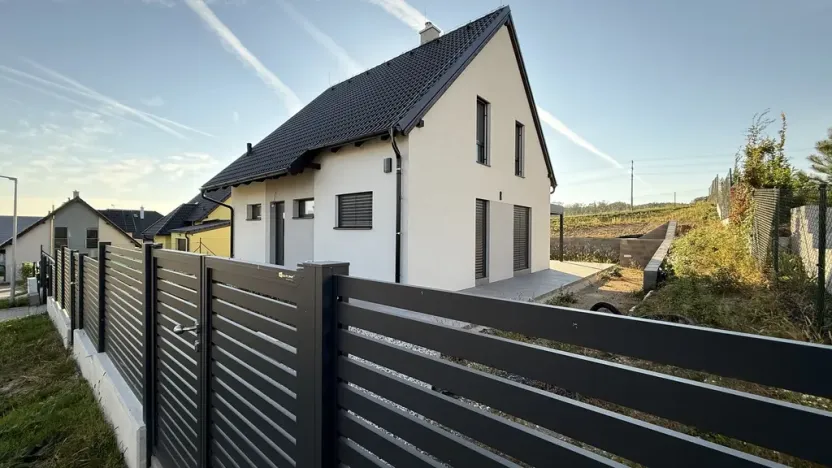 Prodej rodinného domu, Panenské Břežany, Nad Svatou Annou, 174 m2