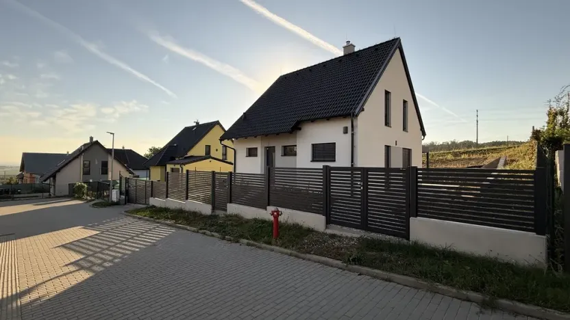 Prodej rodinného domu, Panenské Břežany, Nad Svatou Annou, 174 m2