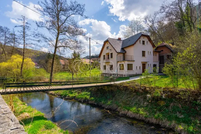 Prodej bytu 4+1, Beroun - Beroun-Hostim, Ke Svatému Jánu, 182 m2