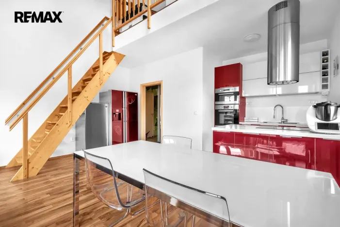 Prodej bytu 4+kk, Strančice, Náměstí Emila Kolbena, 108 m2