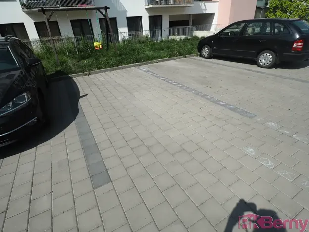 Pronájem garážového stání, Brno, Spolková, 13 m2