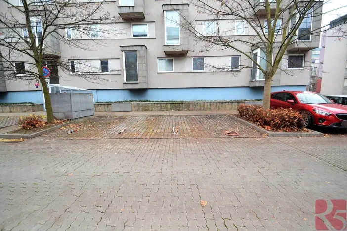 Pronájem garážového stání, Praha - Letňany, Chotěšovská, 14 m2