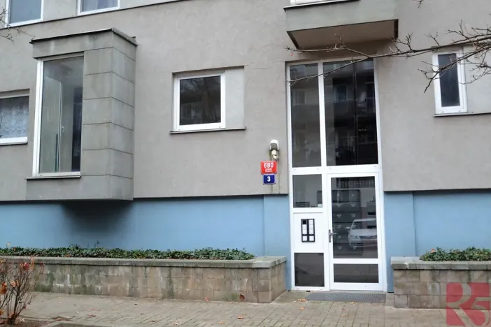 Pronájem garážového stání, Praha - Letňany, Chotěšovská, 14 m2