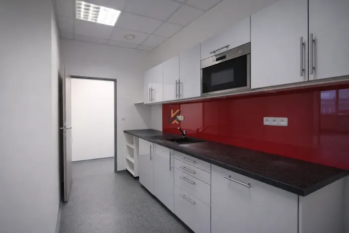 Pronájem kanceláře, Praha, Lihovarská, 368 m2