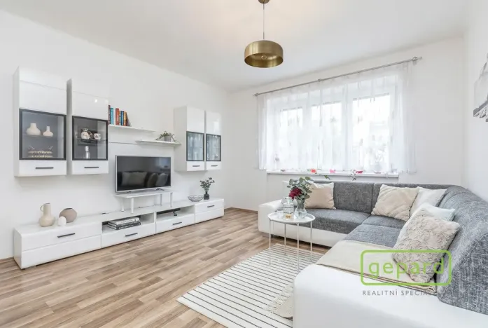 Prodej bytu 2+1, Praha, 28. pluku, 58 m2