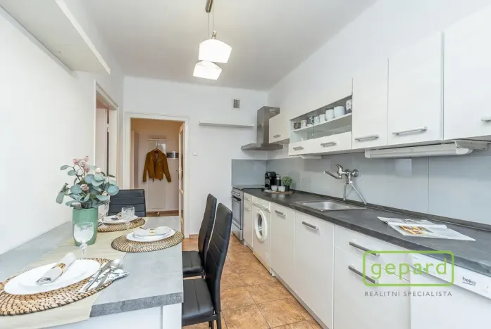 Prodej bytu 2+1, Praha, 28. pluku, 58 m2