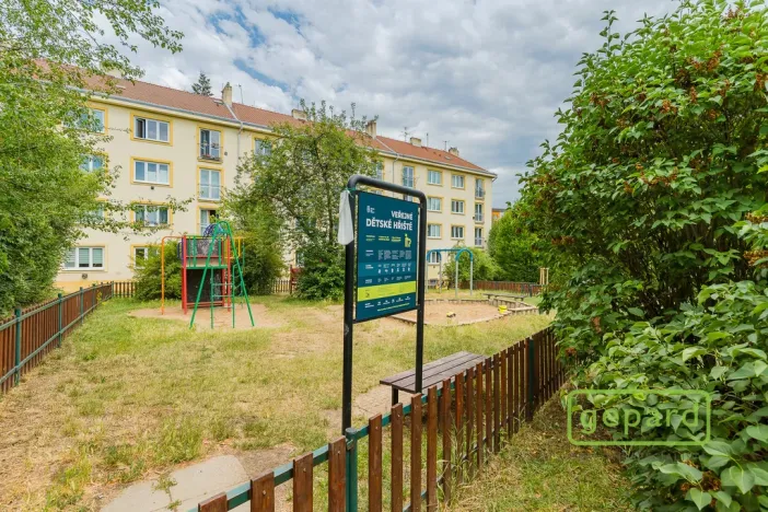 Prodej bytu 2+1, Praha, 28. pluku, 58 m2