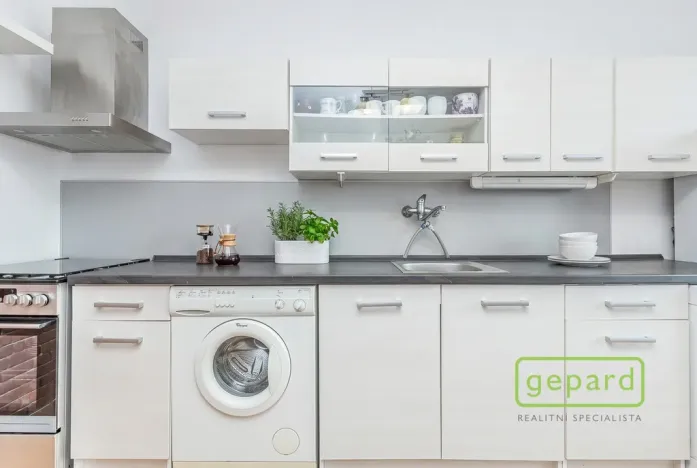 Prodej bytu 2+1, Praha, 28. pluku, 58 m2