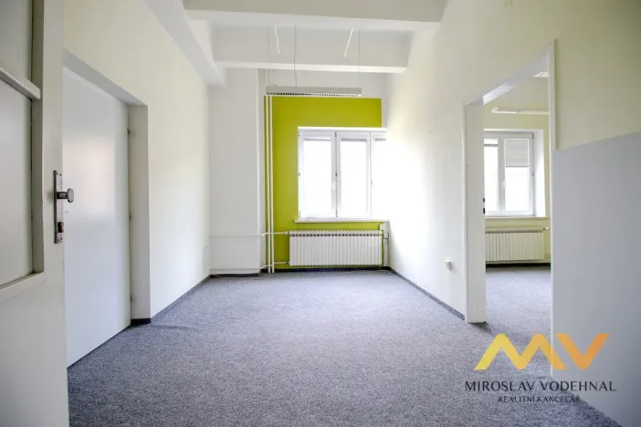Pronájem kanceláře, Hradec Králové, Škroupova, 62 m2