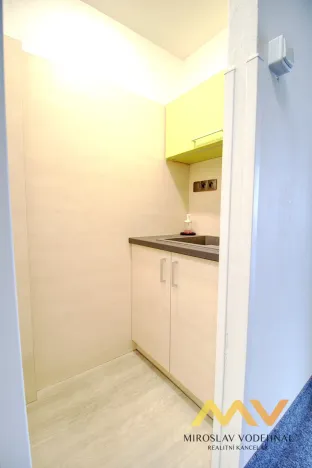 Pronájem kanceláře, Hradec Králové, Škroupova, 62 m2