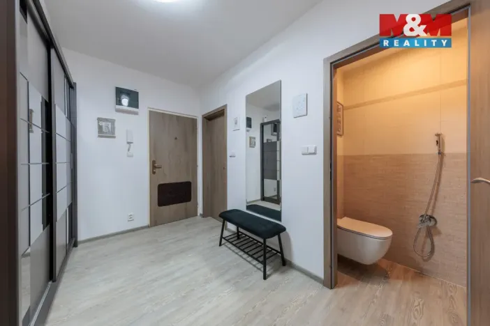 Prodej bytu 2+1, Karlovy Vary - Bohatice, Ostrovská, 68 m2