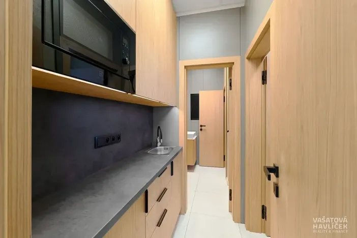 Pronájem obchodního prostoru, Hradec Králové, Víta Nejedlého, 400 m2